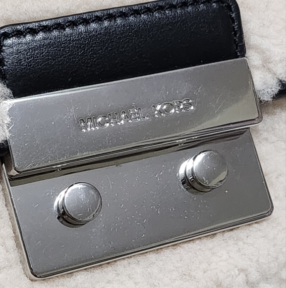 MICHAEL KORS SLOAN Shearling Bag - Picture 2 of 6